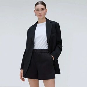 Everlane: The Easy Short